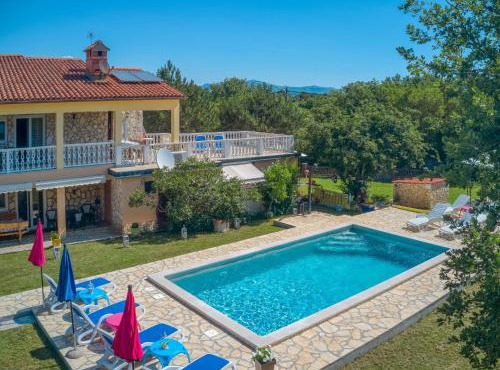 Holiday Home Lola by Interhome