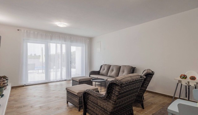Holiday Home Milutin 1 - Four Bedroom Holiday Home with Private Pool