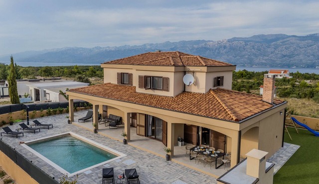 Holiday Home Pecora Nera with Pool