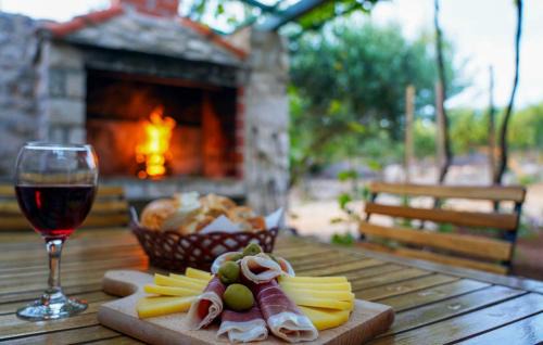 Holiday Home Stomorica - Secluded Olive Estate with Private Pool, Brač in Sutivan