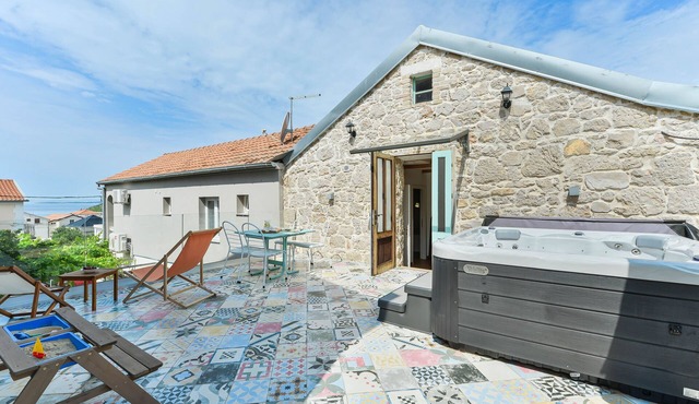 Holiday home with hot tub Pakoštane, Biograd (K-18982)