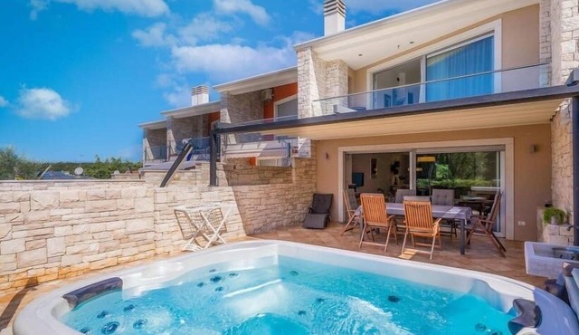 Holiday home with hot tub Sveti Ivan, Umag (K-27207)