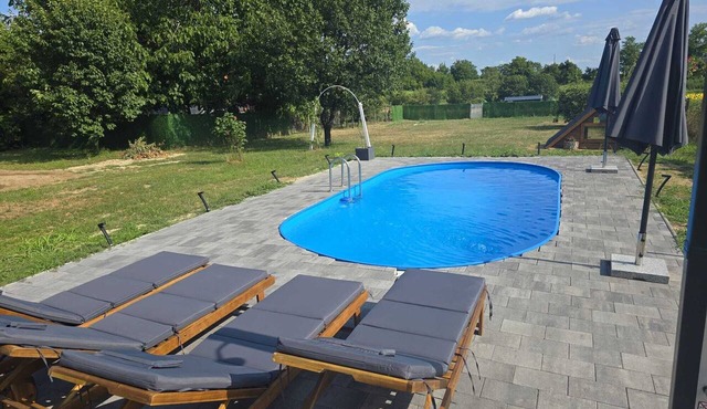 Holiday home with pool, sauna and jacuzzi on a spacious estate near Osijek