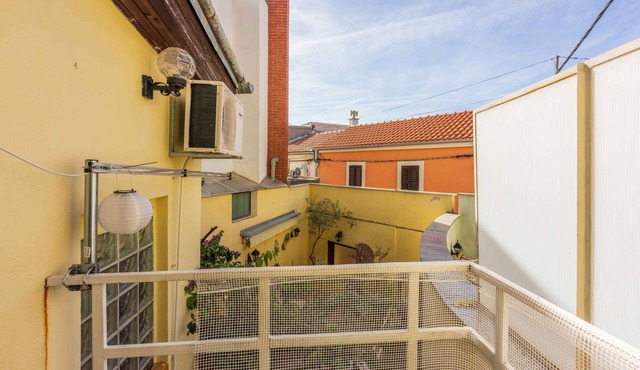 Holiday home with washing machine and dishwasher
