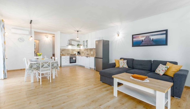 Holiday home with Wi-Fi and pool in Vrsar