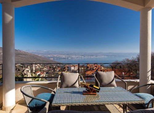 Holiday Home Wunderschöne Luxus-Familienvilla Emily by Interhome