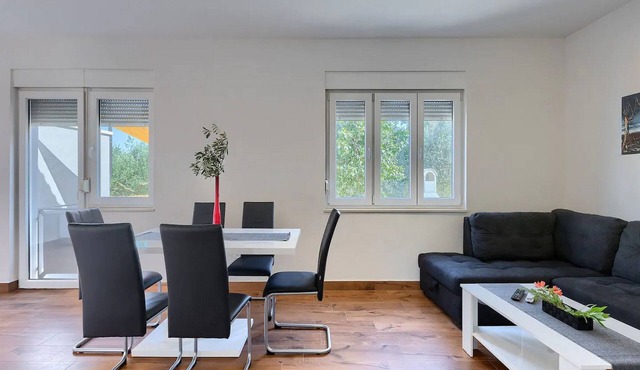 Holiday house Chill out Loborika - Two Bedroom Holiday Home with Terrace