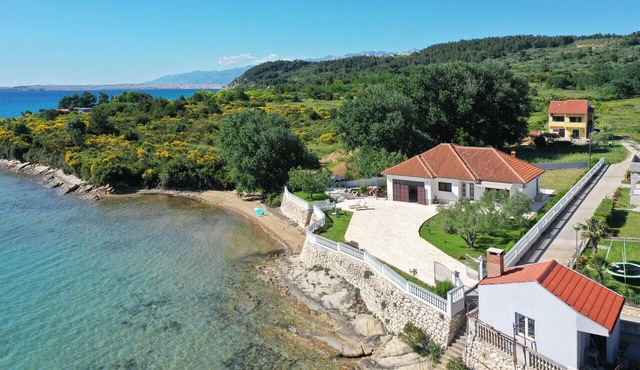 Holiday House Rose directly by the sea