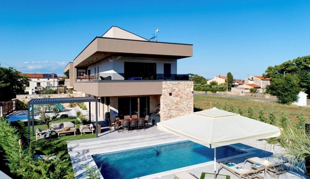 Holiday house with a swimming pool Marčana (K-26968) in Marčana