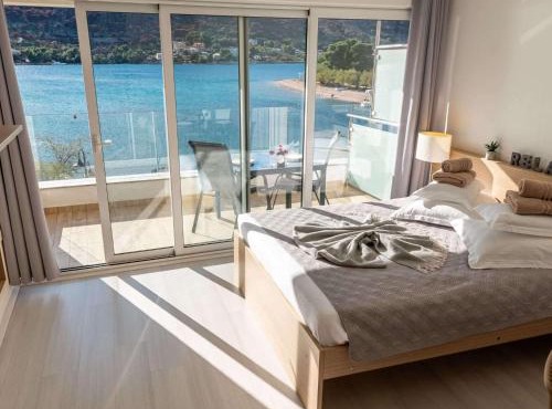Holidays Roko - Sea View Apartments with Pool