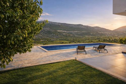 House in nature with pool in Dalmatia