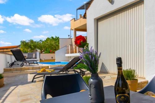 House Monique with pool in Rošini