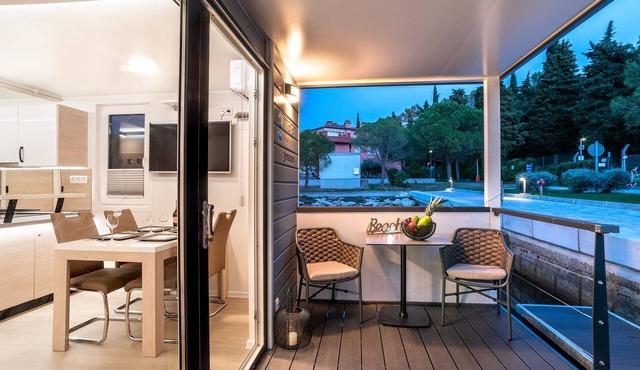 Houseboat with terrace by the sea in Portoroz