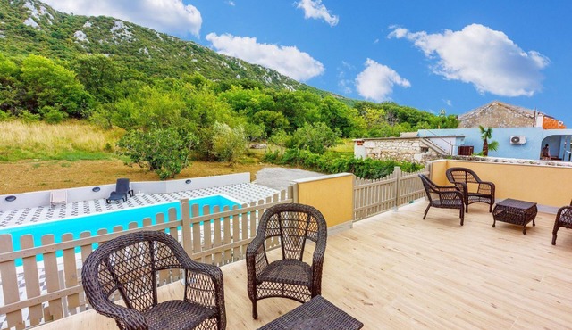 Idyllic holiday home with private pool, sea view and airport transfer in Bribir