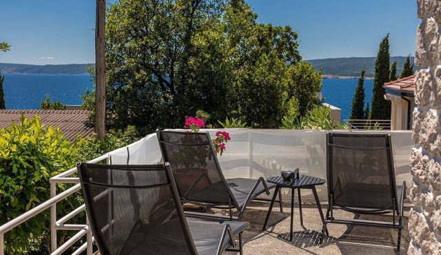 Impressive holiday home just 80 metres from the beach with Mediterranean garden and chill-out area
