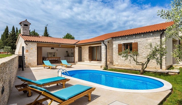 in Kavran mit Privatem Pool by Interhome