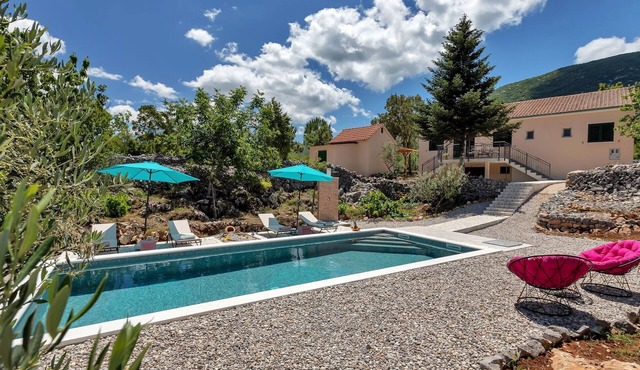 in Rašćane mit Beheiztem Pool by Interhome in Zupa