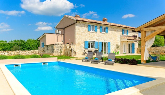 Indigenous Istrian modern stone villa SAN on a spacious property of 5500m2