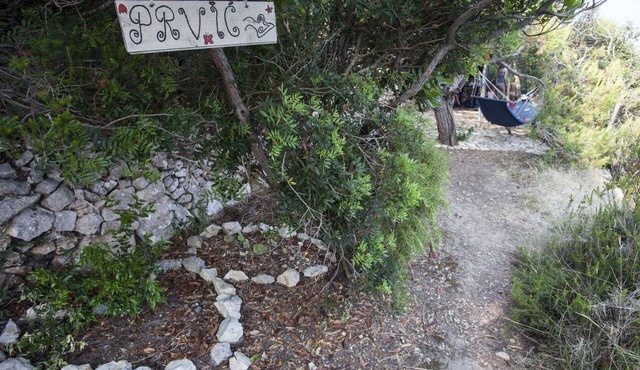 Island escape Bisevo Illur Danaj in Komiža