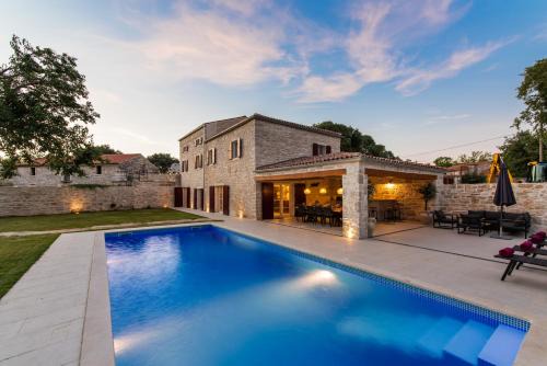 Istria Time - Villa Nyma - Heated Pool in Mrgani