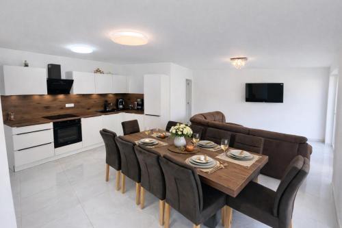 Jacobs Legacy - 4 Bedroom House, Free Parking, near City Center in Ljubljana