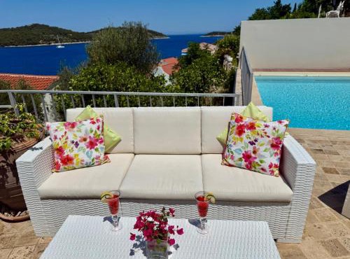 JASMINE VILLA 3 bedroom luxury house with private pool, spacious terraces and spectacular sea views in Vis