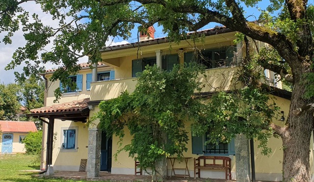 Karsolina – Private Karst Retreat near Štanjel, House & Cabin in Stanjel