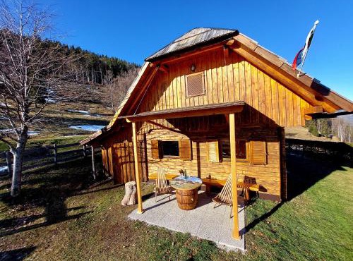 Koča Lipa pod Veliko planino in Luce