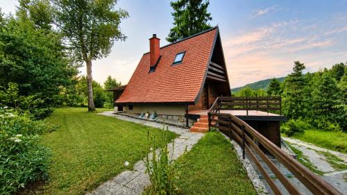 Koča Rakitna Forest Chalet with Sauna in Preserje