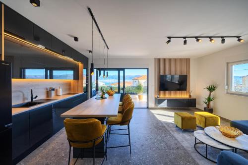 Koleus Apartment - Sea View & Pool in Slatine