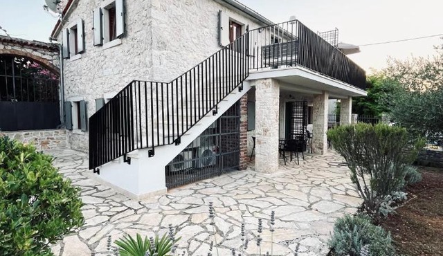KORONSOVAC House with 4 Apartments