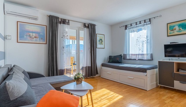 Kristian by Interhome