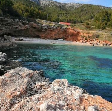 Kuća za odmor Gnjila u uvali iznad prekrasne plaže in Zavala
