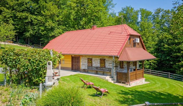 Kunstek Farmhouse w/Private Sauna, Rogatec, Slovenia in Rogatec