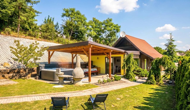 Ladybug House Nature Retreat w/Jacuzzi, Fokovci, Slovenia in Fokovci