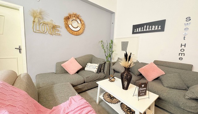 Laura's Cozy HOME City Cinter in Jordan