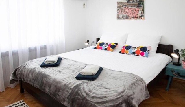 Lea & Maks's City Apartment