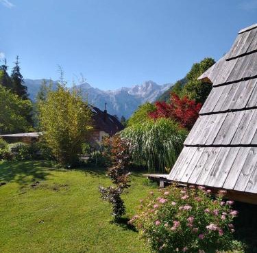 Lepa Lopa resort in Stahovica