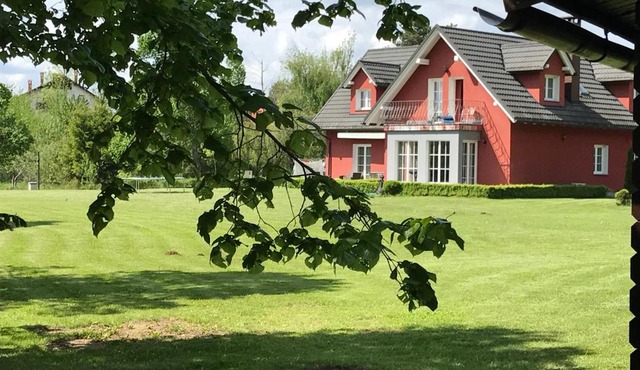 Linden Garden Apartment in Postojna