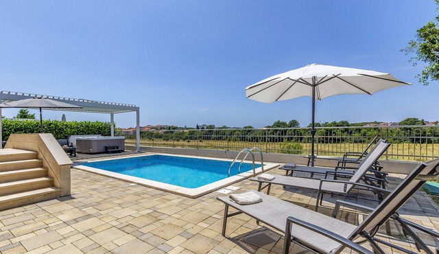 Lotus Elite Villa with Pool & Jacuzzi 2