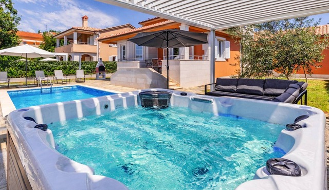 Lotus Elite Villa with Pool & Jacuzzi 6