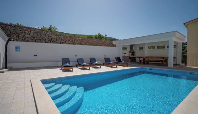 Lovely apartment for 4 guests with A/C, WIFI, pool, TV and terrace