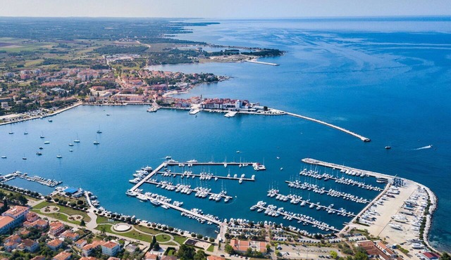 Lovely apartment for 4 guests with WIFI, A/C, TV and terrace in Umag