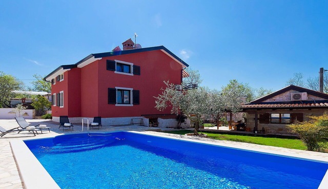Lovely apartment for 6 guests with A/C, private pool, WIFI, TV and terrace