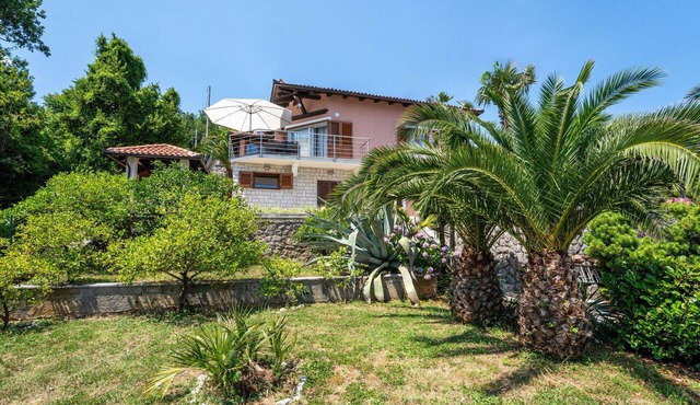 Lovely apartment for 6 guests with A/C, WIFI, TV and patio