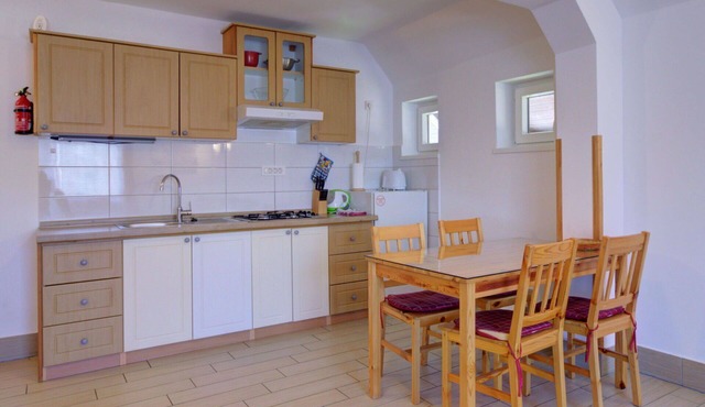 Lovely apartment for 4 people with WIFI, TV, balcony, pets allowed and panoramic view in Jesenice