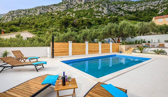 Lovely apartment in Klek with swimming pool