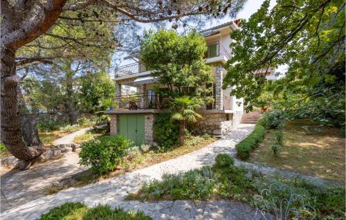 Lovely Apartment In Malinska With Wifi