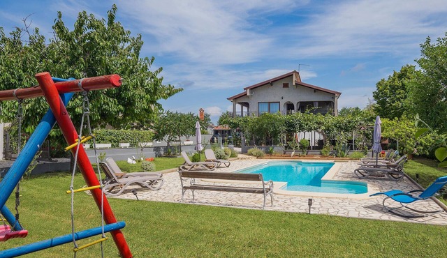 Lovely apartment in Micetici