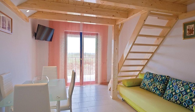 Lovely apartment in Pula with WiFi